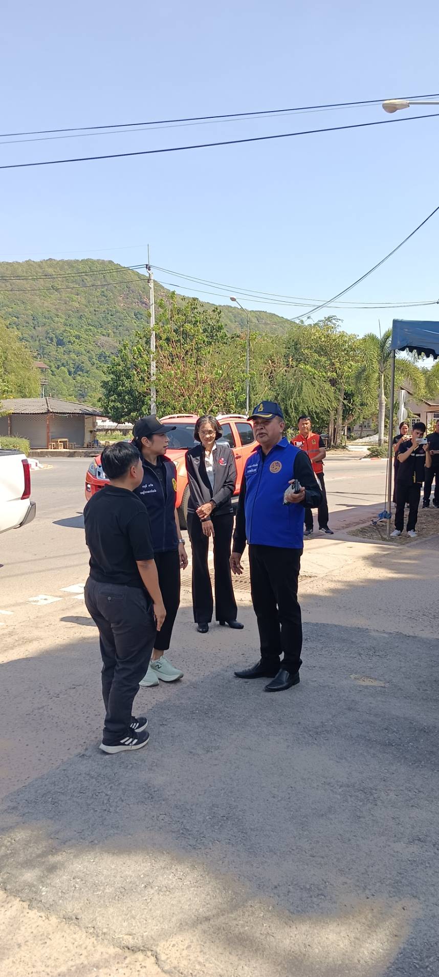 title - ส.ป.ก. จันทบุรี ร่วมลงพื้นที่ตรวจเยี่ยมให้คำปรึกษา แนะนำ แก่เจ้าหน้าที่ประจำศูนย์ปฏิบัติการป้องกันและลดอุบัติเหตุทางถนนช่วงเทศกาลปีใหม่ 2569